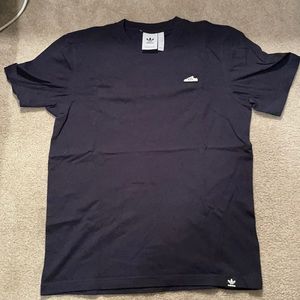 Addidas superstar sneaker tshirt